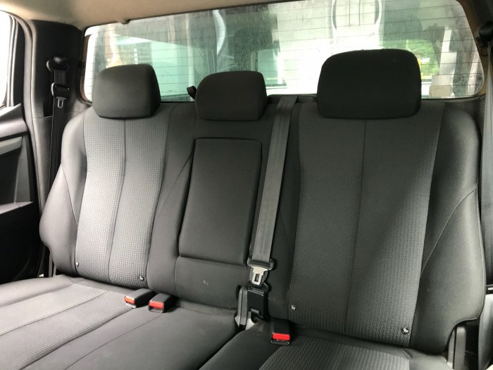 Cần bán xe Isuzu Dmax 2016 dầu 2.5MT màu bạc