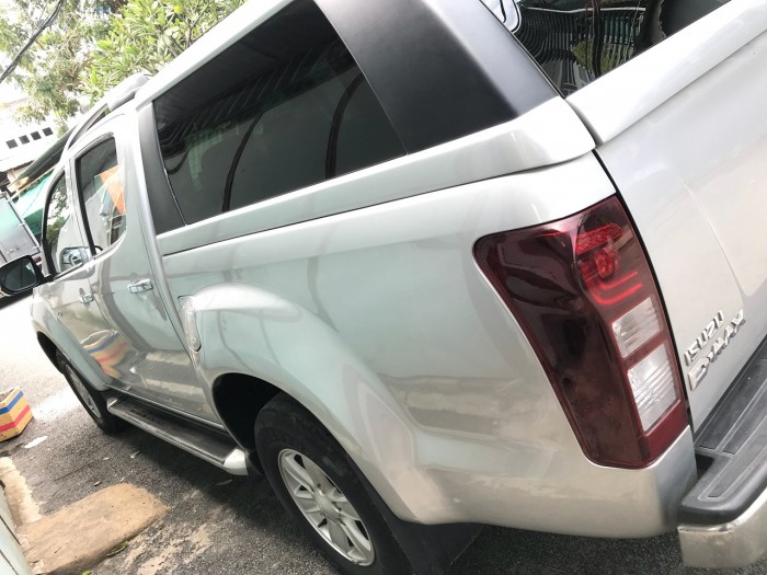 Cần bán xe Isuzu Dmax 2016 dầu 2.5MT màu bạc