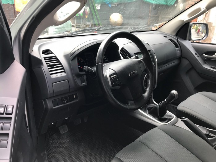 Cần bán xe Isuzu Dmax 2016 dầu 2.5MT màu bạc