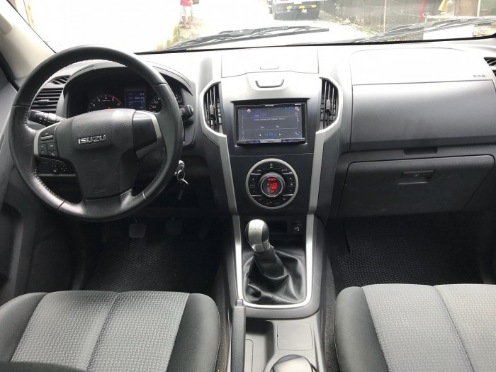 Cần bán xe Isuzu Dmax 2016 dầu 2.5MT màu bạc