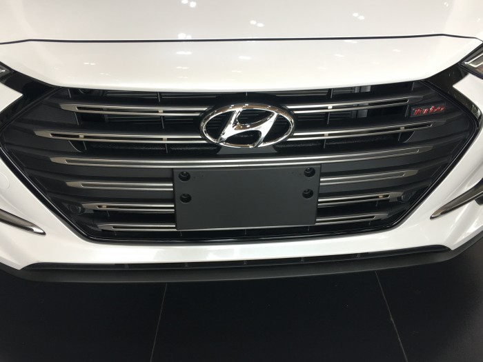 Hyundai Elantra Sport 1.6 Turbo,Giao Xe Hồ Sơ Ngay chỉ với 200 triệu tại Hyundai Bình Dương..