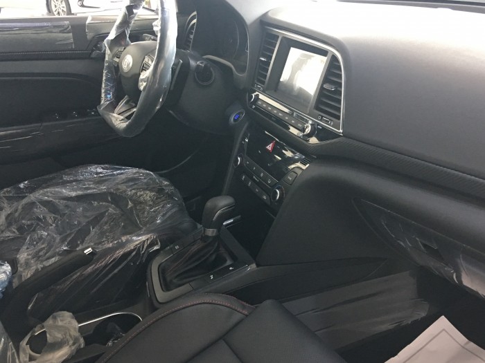 Hyundai Elantra Sport 1.6 Turbo,Giao Xe Hồ Sơ Ngay chỉ với 200 triệu tại Hyundai Bình Dương..