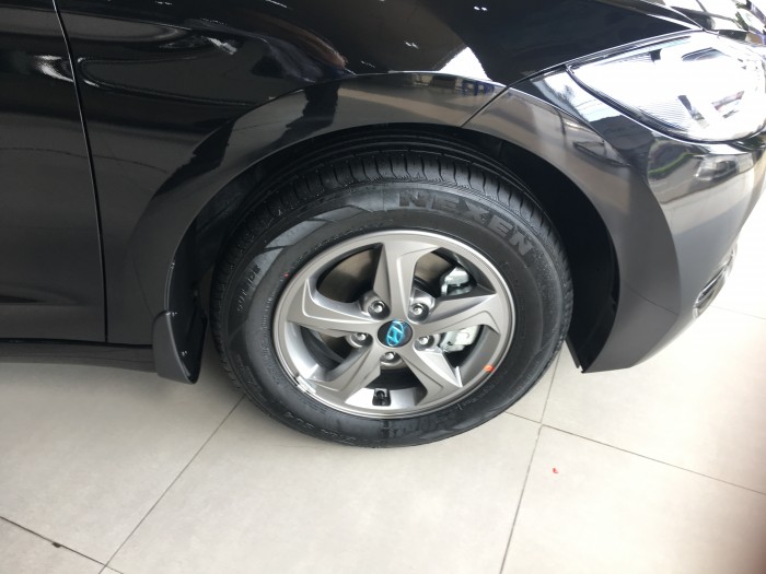 Elantra 1.6 MT 2018 xe có sẵn,giao ngay, vay ngân hàng với lãi suất cực ưu đãi chỉ tại Huyndai Bình Dương.