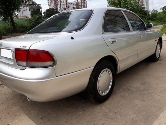 Cần bán xe Mazda 626 đăng ký 12/1996, số tự động, màu bạc