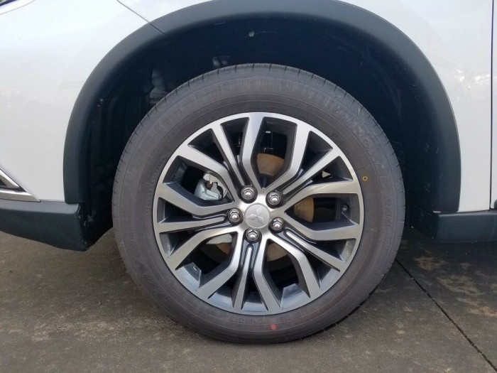 Mitsubishi Outlander 2018 ĐÃ CÓ CỬA GIÓ GHẾ SAU