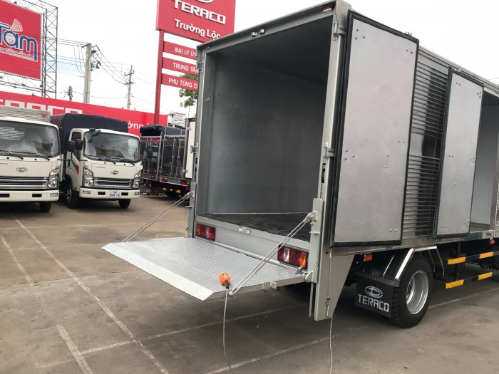 Xe tải thùng kín bửng nâng Tera240l