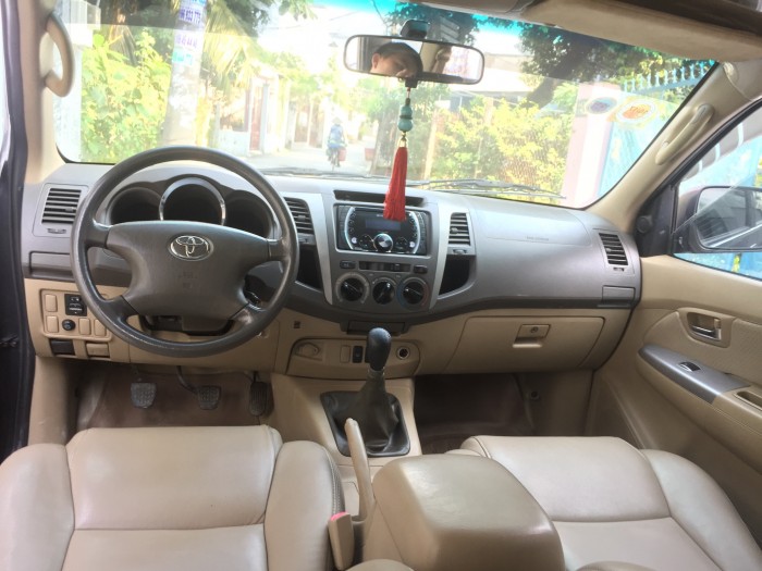 Cần bán xe Toyota Fortuner 2.5MT 2010 máy dầu màu Xám chì