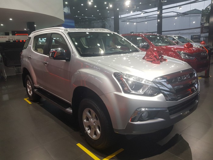 Isuzu MuX 1.9 MT nhập khẩu nguyên chiếc Thái Lan