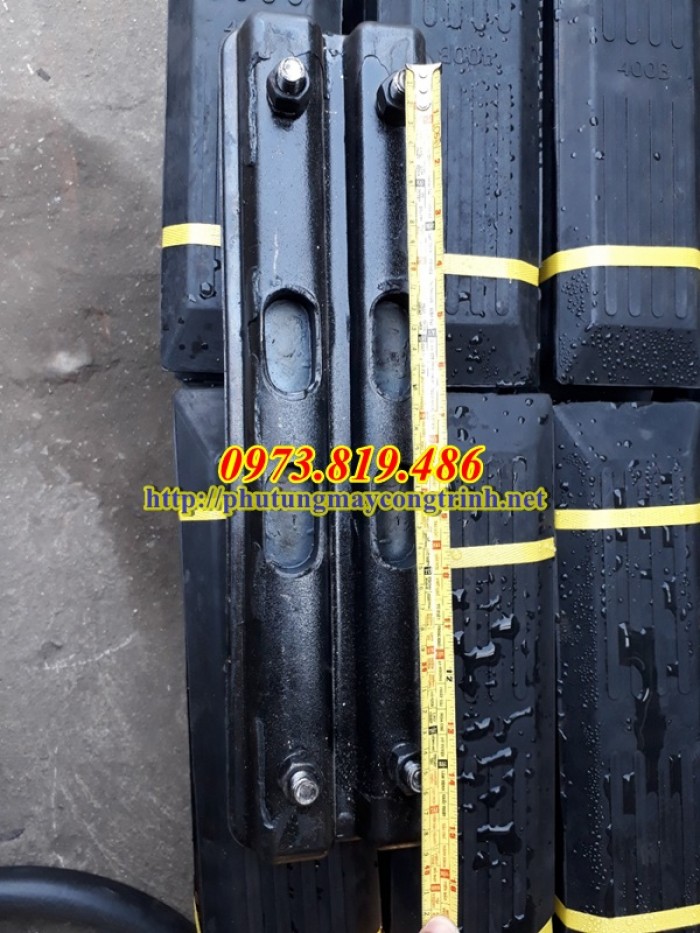 Guốc cao su máy xúc Kobelco SK75