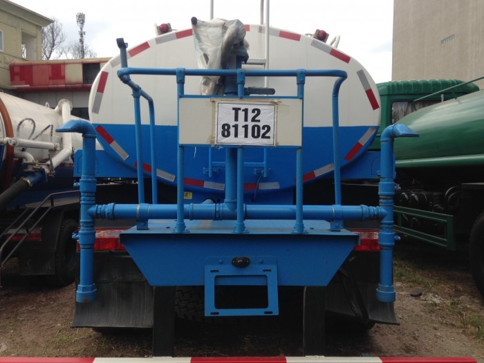 Xe phun nước rửa đường 9 khối đời 2018