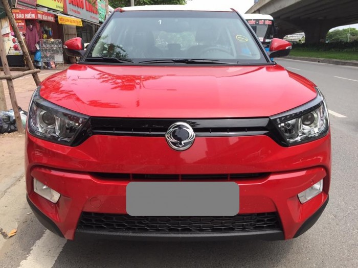 Kẹt tiền bán Ssangyong Tivoli 2017 màu đỏ