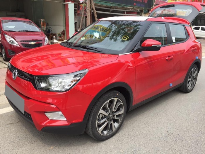 Kẹt tiền bán Ssangyong Tivoli 2017 màu đỏ