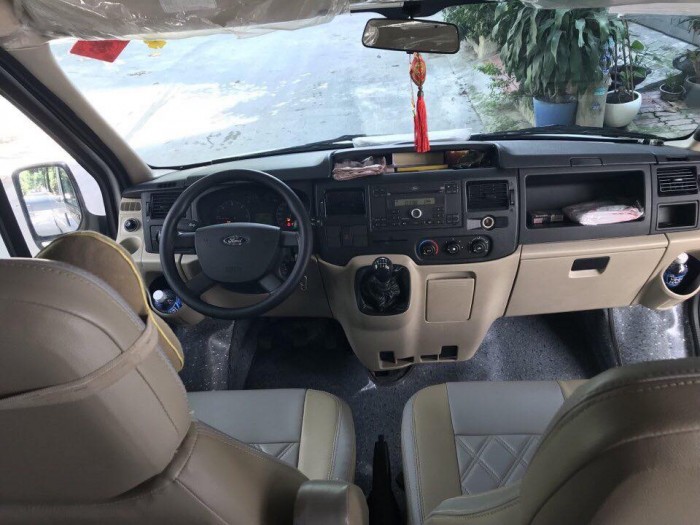 Bán nhanh Ford Transit Bạc 2016 dầu ít đi, chạy êm ái.