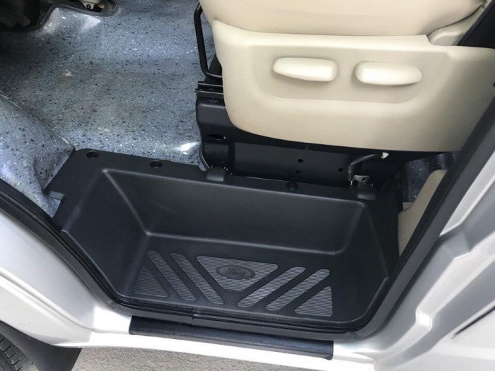 Bán nhanh Ford Transit Bạc 2016 dầu ít đi, chạy êm ái.