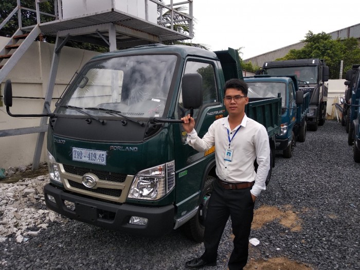 Xe ben 2,4t đi thành phố