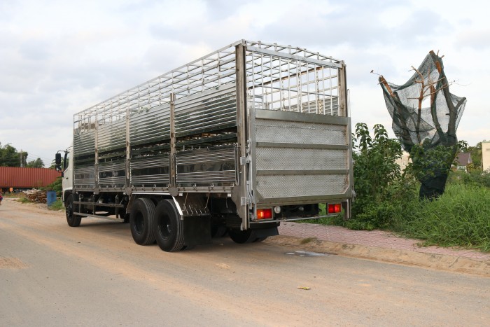 Xe tải HINO FL thùng chở heo