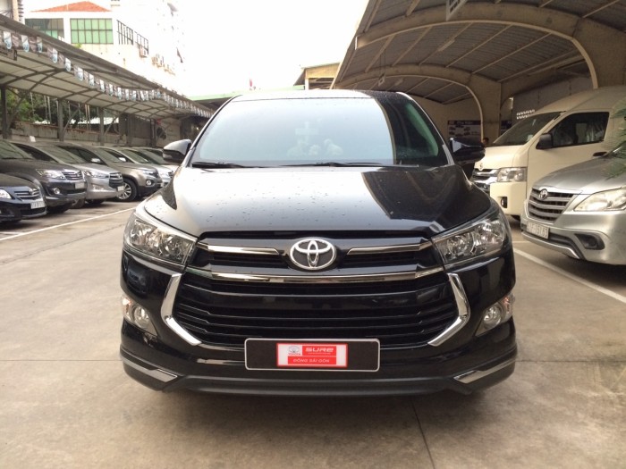 Bán lại xe Innova Venturer 2018 màu Đen