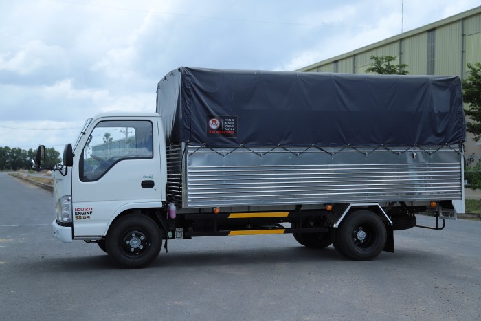 Xe Isuzu 1,9 tấn thùng dài 6m2 thùng mui bạt NK490SL