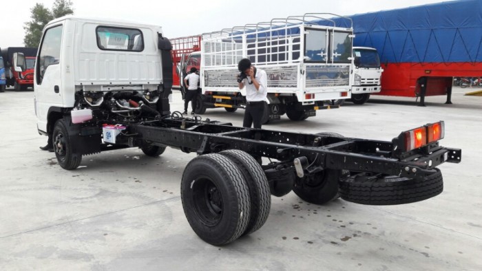 Xe tải Isuzu 2,4 tấn thùng dài 4m3 NK490L
