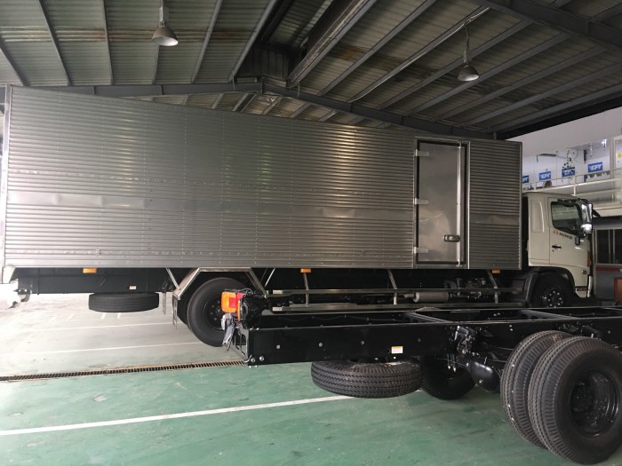 Hino FG thùng kín Euro 2 (Xe có sẵn giao ngay)
