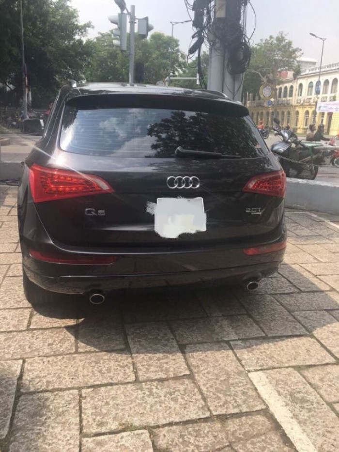 Cần bán gấp Audi Q5, đời 2011,số tự động,màu đen bóng