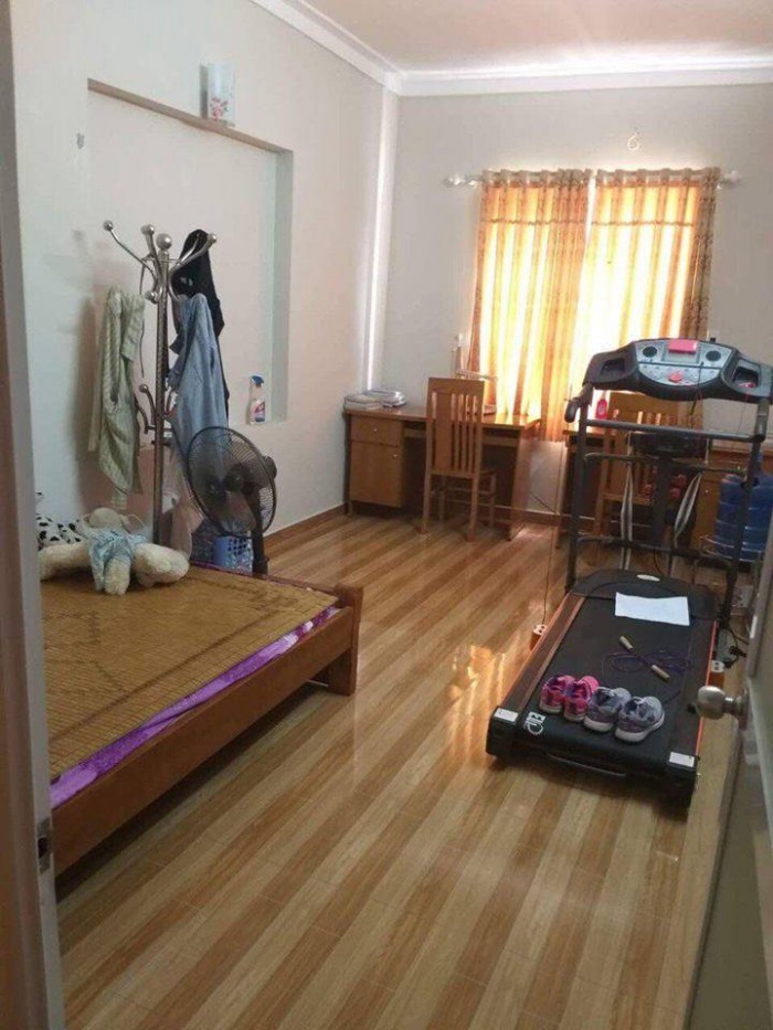 Bán nhà Riêng khu Hào Nam 40M2, 4 tầng, MT 4.3m, Giá 3.7 tỷ.