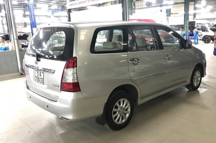 Bán Toyata Innova sx 2013 số tự động màu bạc