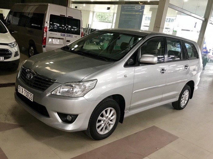 Bán Toyata Innova sx 2013 số tự động màu bạc