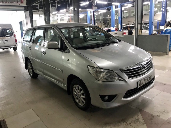Bán Toyata Innova sx 2013 số tự động màu bạc