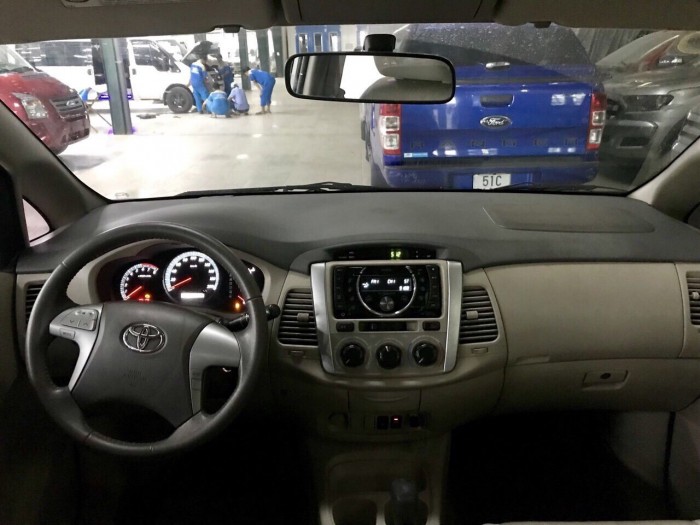 Bán Toyata Innova sx 2013 số tự động màu bạc