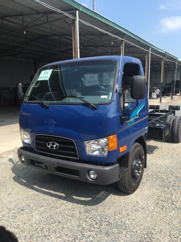 Xe tải Hyundai Mighty 110s 6.2 tấn nhập thùng mui bạt