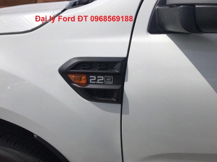 Ford Ranger XLS 2.2L 4x2 AT ( Một cầu số tự động) tại Lào cai
