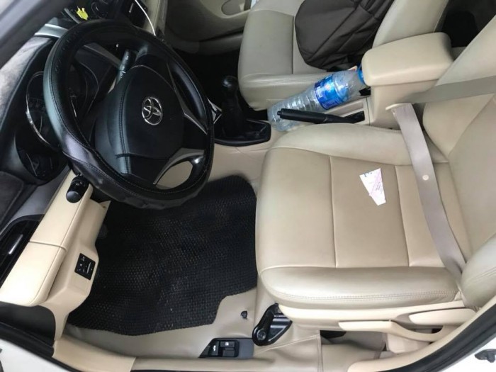 Cần bán xe Toyota Vios 2017 số sàn màu Trắng