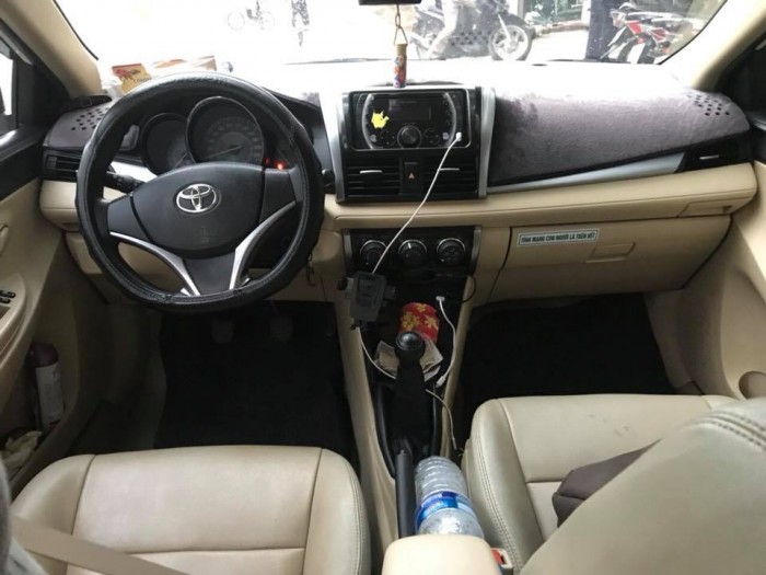 Cần bán xe Toyota Vios 2017 số sàn màu Trắng