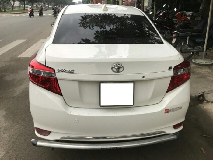 Cần bán xe Toyota Vios 2017 số sàn màu Trắng