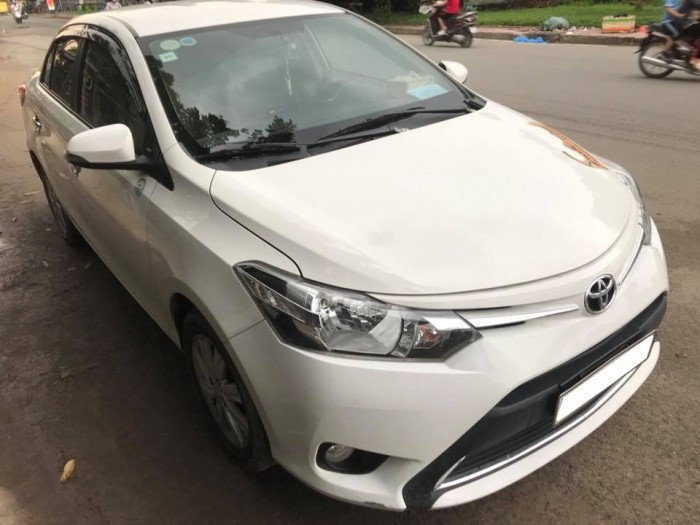 Cần bán xe Toyota Vios 2017 số sàn màu Trắng