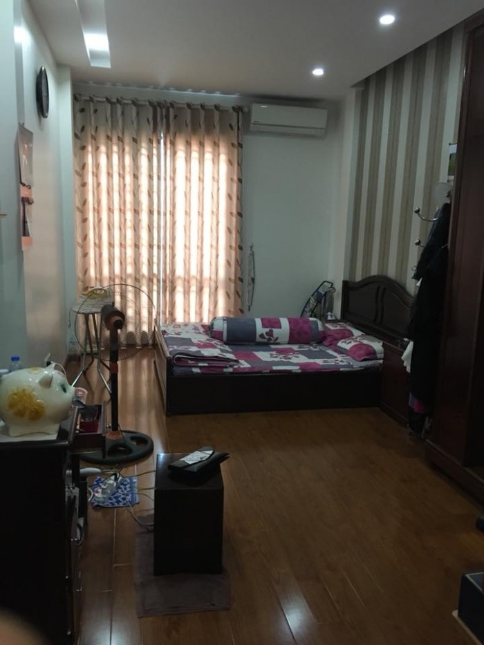 Bán nhà Hào Nam DT 38m2,6 Tầng, MT 4m