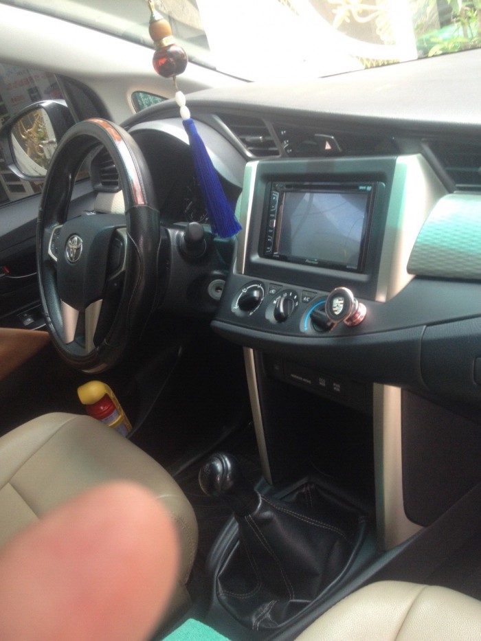 Cần bán xe Toyota Innova 2.0MT 2017 đk 2018 màu xám