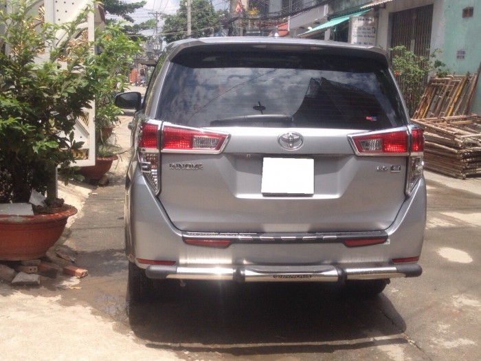 Cần bán xe Toyota Innova 2.0MT 2017 đk 2018 màu xám