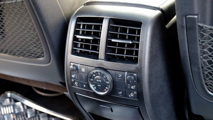Cần tiền bán gấp Gl550 amg, sx 2010, màu bạc, còn mới tinh