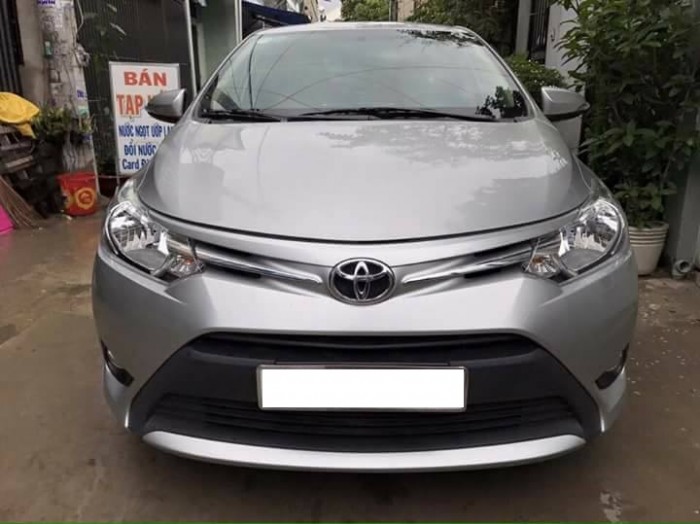 Cần bán Vios 2017 số sàn màu bạc