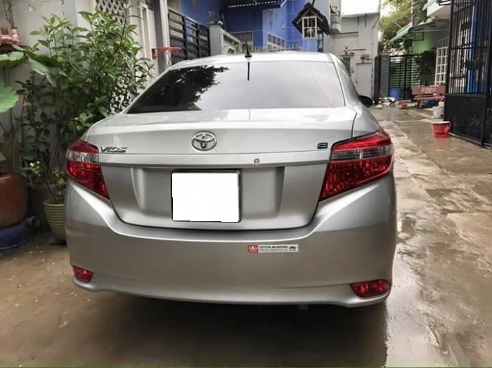 Cần bán Vios 2017 số sàn màu bạc