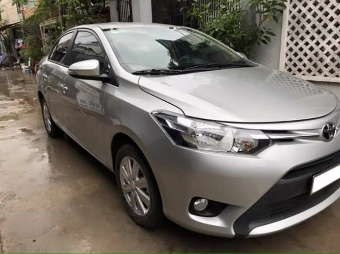 Cần bán Vios 2017 số sàn màu bạc