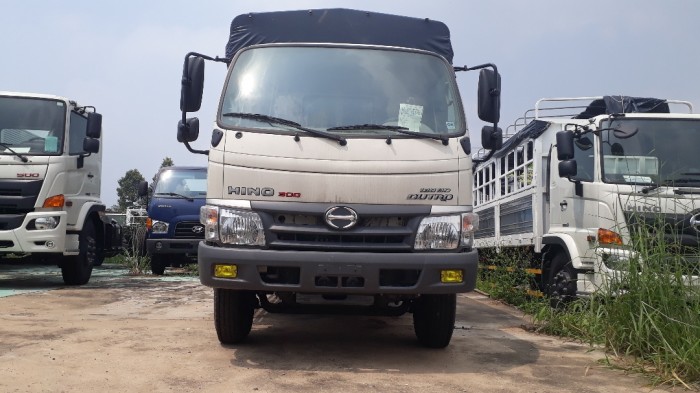 Giá xe tải Hino 3.5 tấn thùng mui bạt, trả trước 100 triệu, giao luôn xe