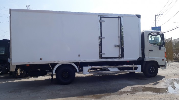 Giá xe tải Hino 6.2 tấn thùng đông lạnh, trả trước 100 triệu giao luôn xe 2