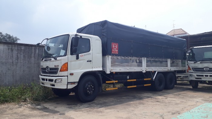 Giá xe tải Hino 16 tấn thùng mui bạt dài 9m2, trả trước 100 triệu giao luôn xe