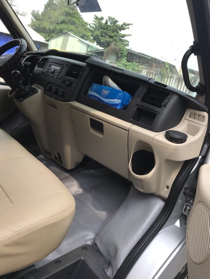 Cần bán Ford Transit 2015 máy dầu số sàn, màu bạc 16 chỗ