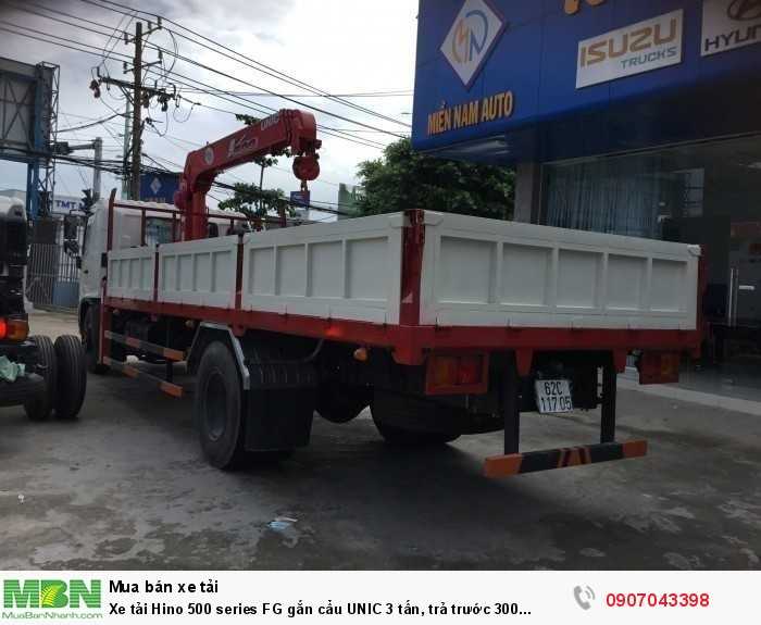 Xe tải Hino 500 series FG gắn cẩu UNIC 3 tấn, trả trước 300 triệu, giao luôn xe