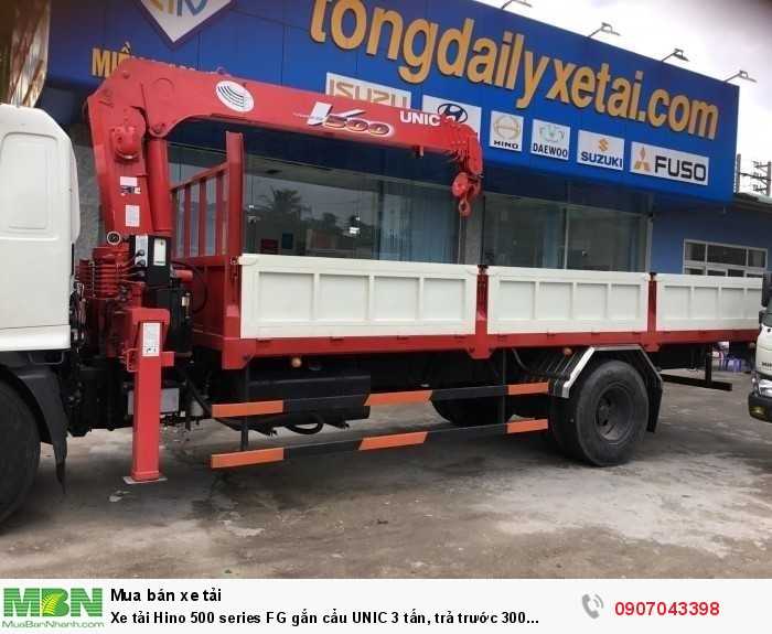 Xe tải Hino 500 series FG gắn cẩu UNIC 3 tấn, trả trước 300 triệu, giao luôn xe