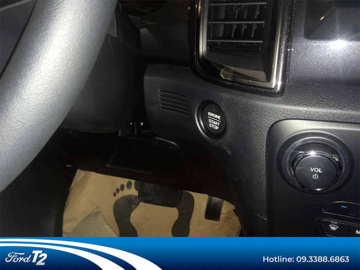 Ford Everest Titanium 2.0 Turbo AT 4x2 giá tốt, hỗ trợ trả góp